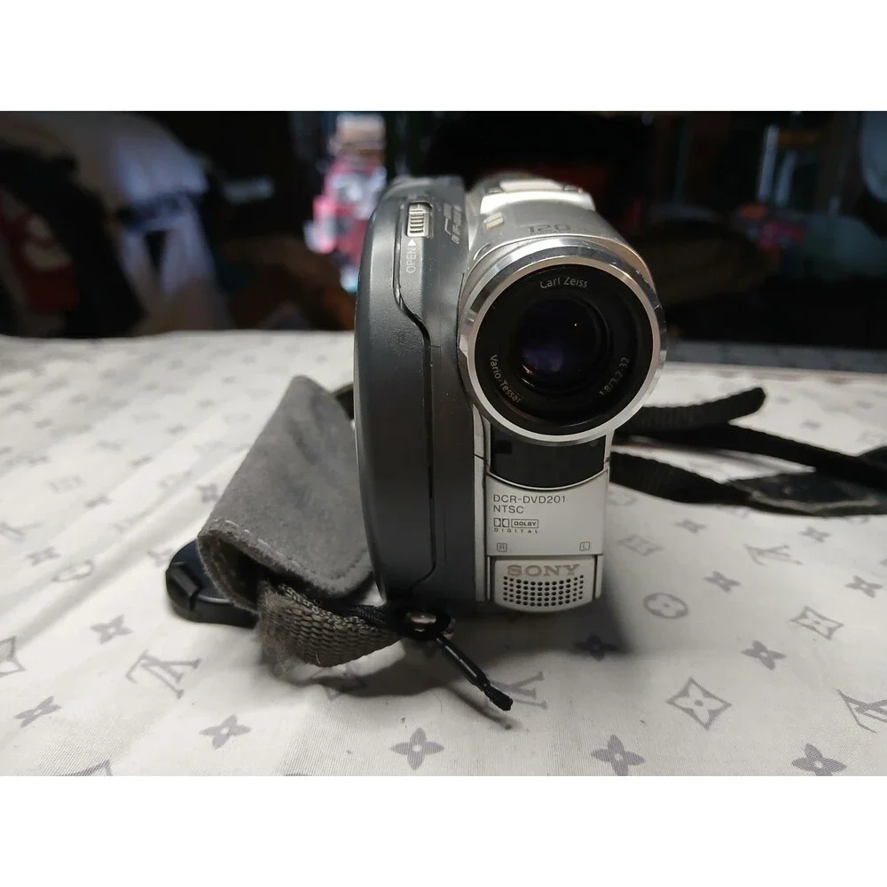 Sony Handycam DCR-DVD201 Camcorder